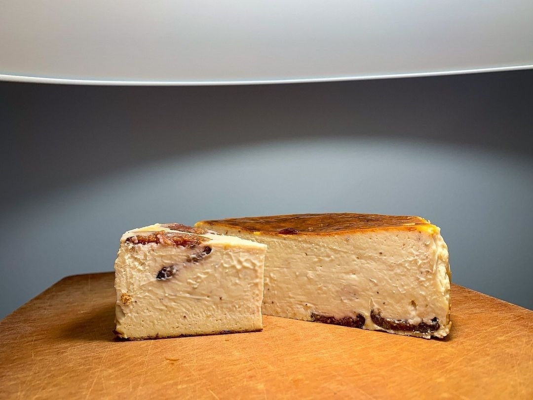 ファシナント 松浦ファーム産黒蜜姫のバスクチーズケーキ