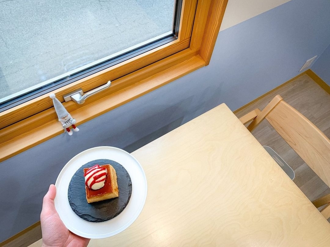 Lianプリン 当店オリジナル味の四角形プリン🍮🍮　上には自家製のホワイトチョコアイス添え