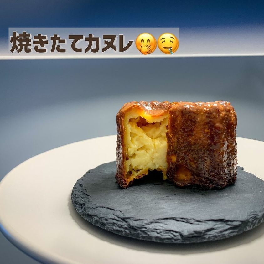 焼きたてカヌレ
