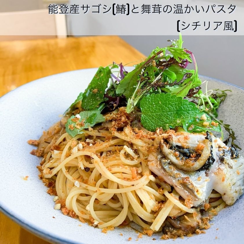 旬のきのこ(舞茸、マッシュルーム)と秋の鰆❗️を合わせたパスタ